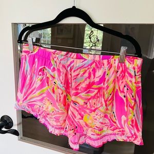 Lilly Pulitzer gorgeous bright elastic shorts! SZ M